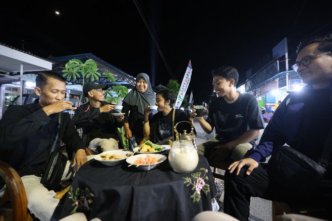 Merajut Persaudaraan dalam Ngopi Sepuluh Ewu Desa Kemiren Banyuwangi