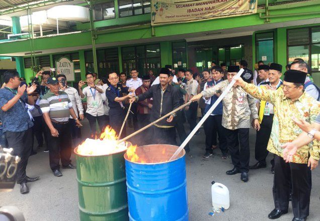 PPIH Debarkasi Surabaya Musnahkan Ribuan Jamu dan Obat