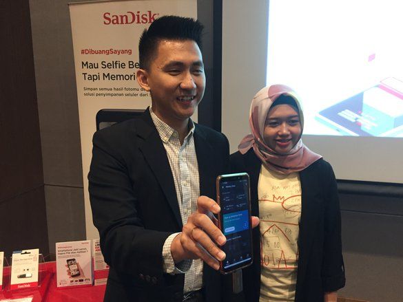 87 Persen Pengguna <em>Smartphone </em>Memanfaatkan Gawainya untuk Album Foto