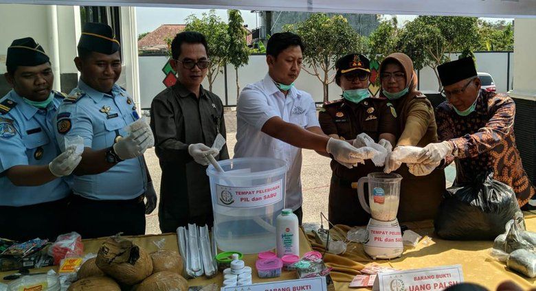 Kejari Ponorogo Bakar Upal Senilai Rp 24 Juta