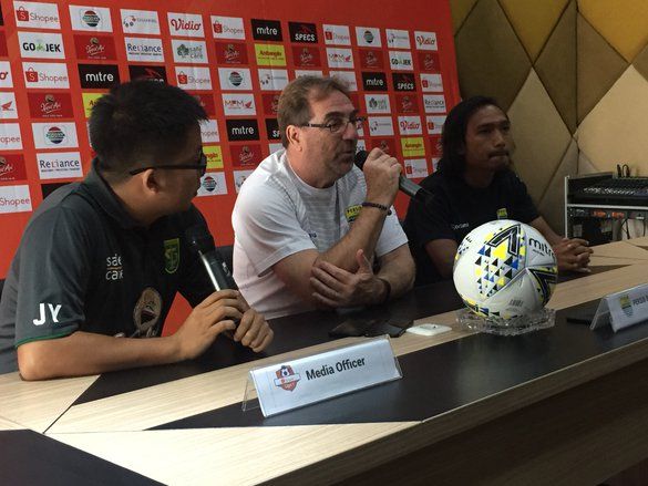 Robert Rene Targetkan Tiga Poin Lawan Persebaya
