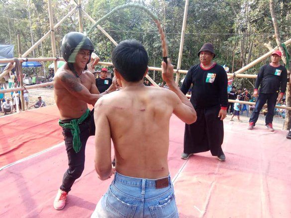 Meminta Hujan, Warga Blitar Gelar Seni Tiban