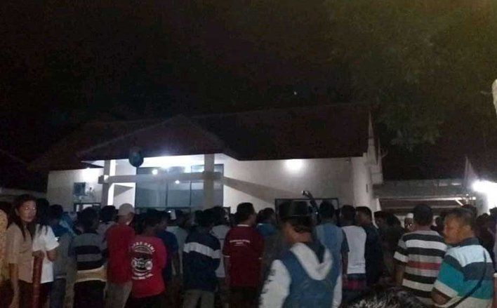 Diduga Salah Tangkap Guru Ngaji, Mapolsek Kotaanyar Digeruduk Warga