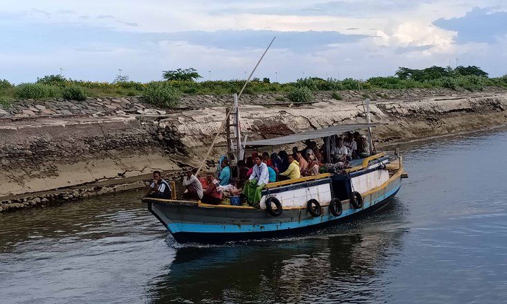 <em>Toron Petolekoran</em>, Tradisi Ramai-ramai Menyeberang ke Pulau Jawa
