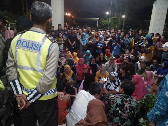 Demonstran PPDB Minta Ikhsan <em>Video Call</em> Jokowi dan Risma