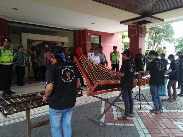 Armuji Usul Pemkot Revisi Perda Larangan Pengamen Jalanan