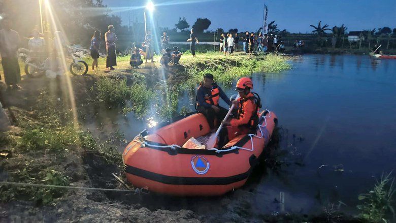 Perahu Pemancing Terbalik di Waduk Gedangkulut Gresik, Dua Anak Hilang