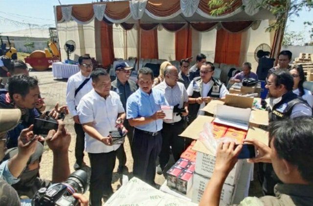 Kemendag Musnahkan Barang Impor Senilai Rp 8 Miliar di Surabaya