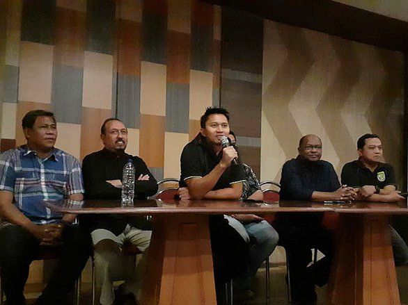 Azrul Tolak Pecat Dua Staf Persebaya