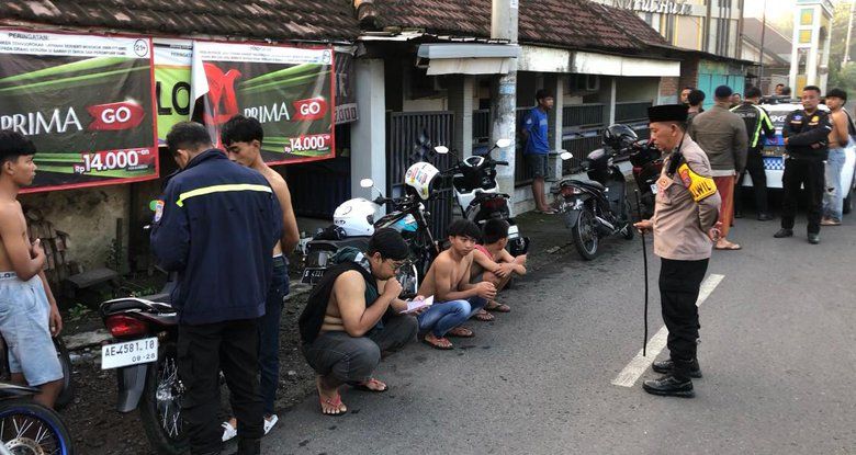 Lari sampai Sungai, Puluhan Remaja Terjaring Razia Balap Liar di Mojokerto