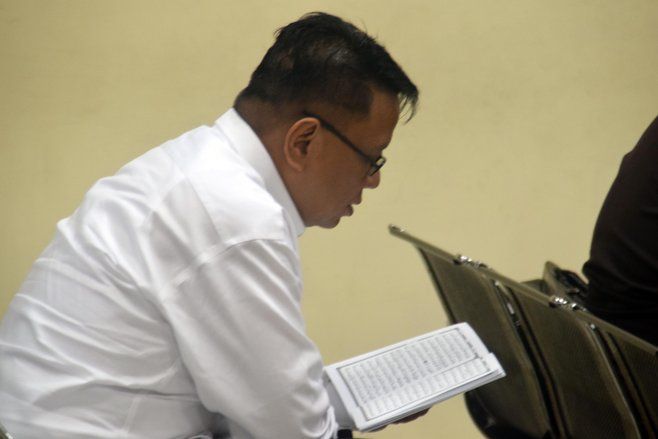 Wisnu Wardhana Mengaji Sebelum Disidang Kasus Korupsi