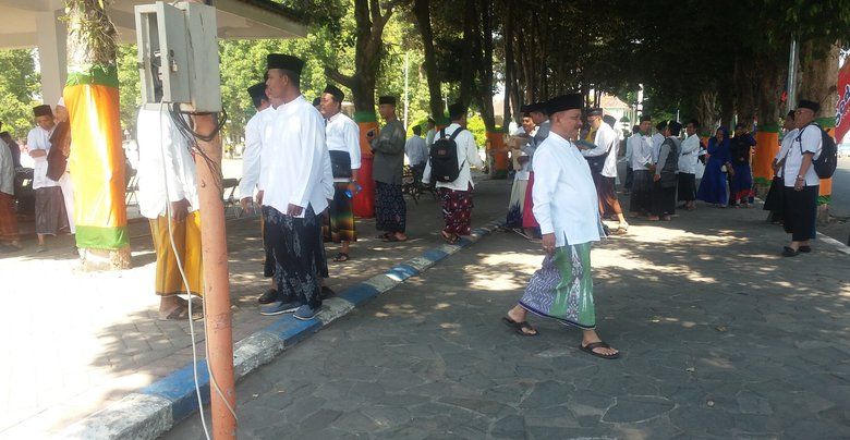 Hari Santri, Pemkab Lumajang Instruksikan ASN Kenakan Sarung 