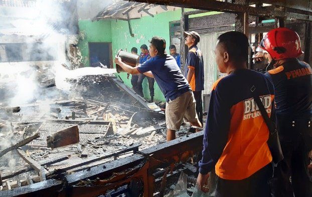 Kebakaran di Situbondo Hanguskan Tiga Rumah Sekaligus