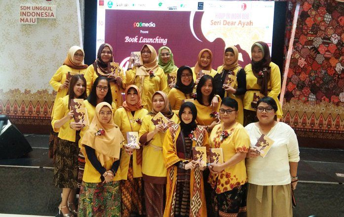 Suka Cita Kisah 26 Penulis yang Berkisah Tentang Ayah