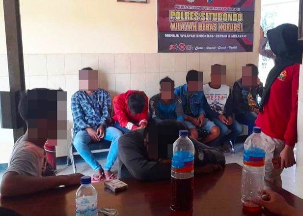 Pesta Miras Oplosan, Delapan Pemuda Situbondo Ditangkap Polisi