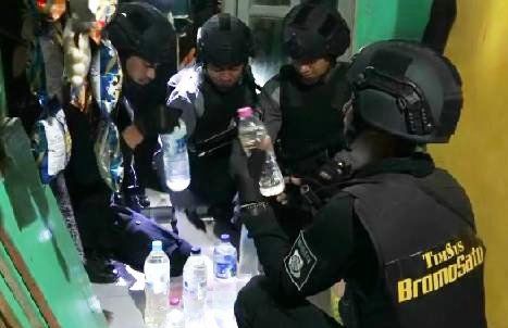 Polisi Gerebek Kedai Miras di Pesisir Probolinggo