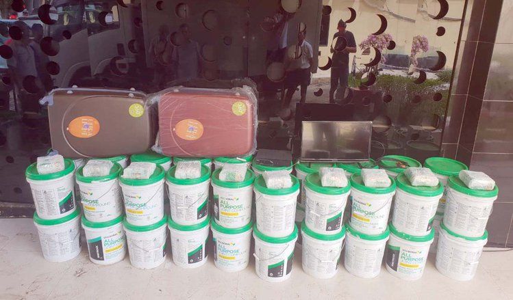 Polda Jatim Ringkus Pengedar Sabu Jakarta dan Amankan 10 Kg Sabu