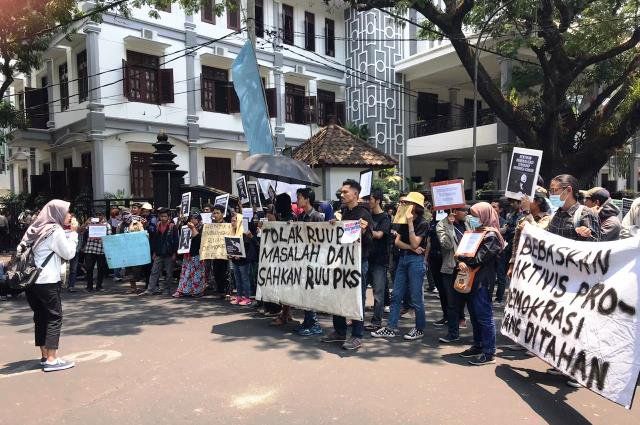 Sehari Pascapelantikan Jokowi, Mahasiswa di Malang Aksi Hentikan Pembungkaman Demokrasi
