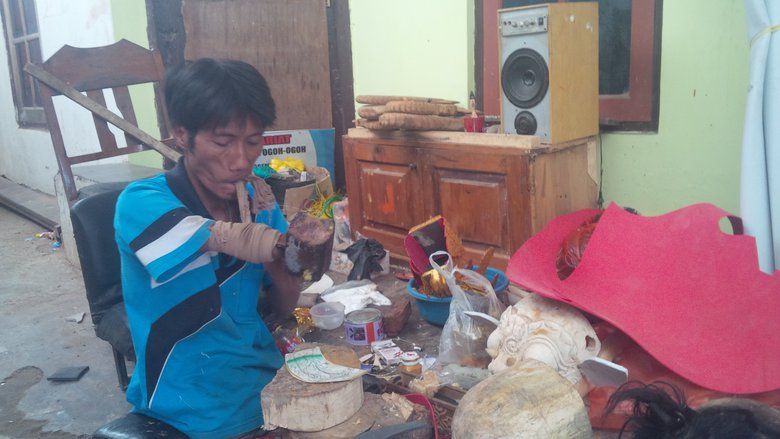 Memahat Barong dengan Satu Tangan, Bilal Setara dengan yang Normal