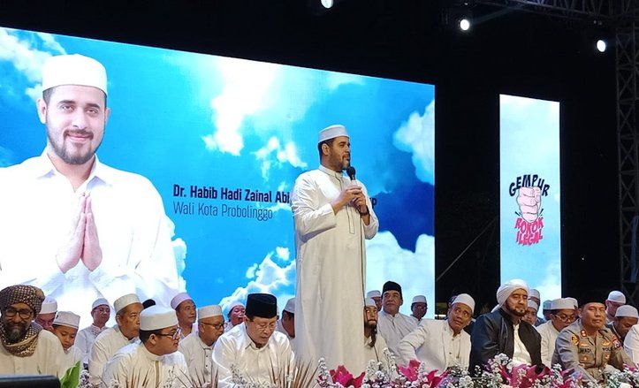 Pemkot Probolinggo Sosialisasi Bidang Cukai, lewat Acara Sholawat Bersama Syekhermania