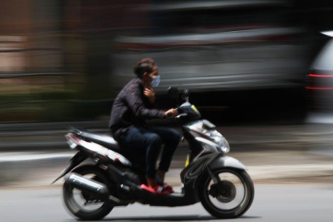 Pentingnya Pengendara Harus Pakai Masker dan Helm di Tengah Pandemi Covid-19