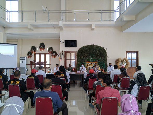 Ditetapkan Menjadi Shelter Covid-19, Perajin Sentra IKM Tambakbayan Tetap Keberatan