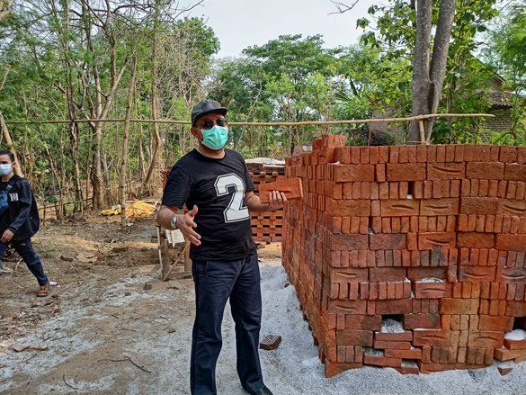 Ipong Bakal Siapkan Pasar dan Modernisasi Pengrajin Bata Merah