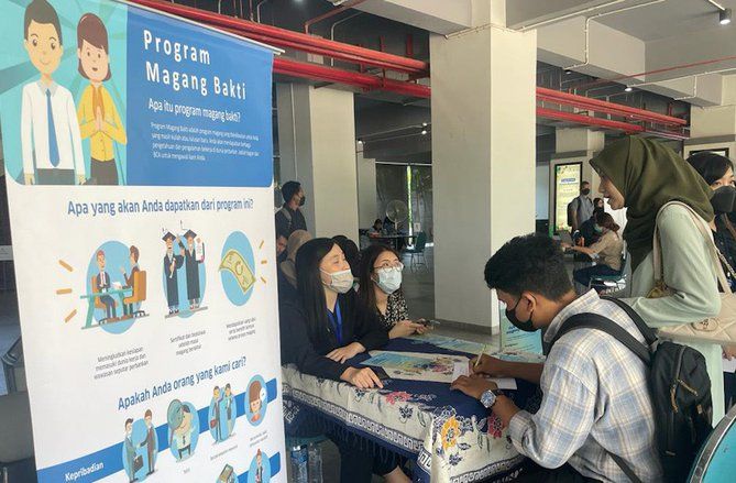 Ribuan Para Pencari Kerja Padati Job Fair UHW Perbanas 2023