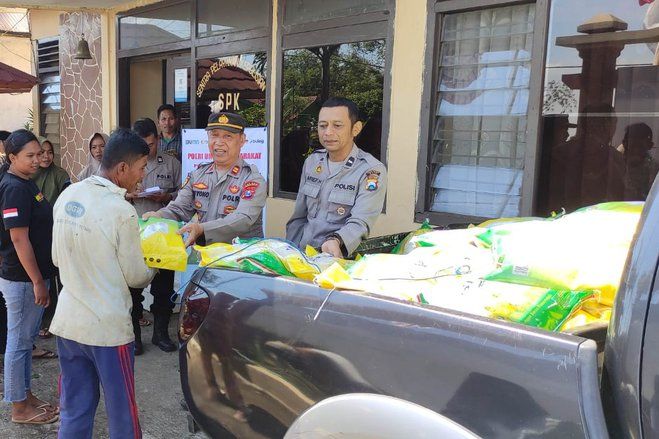 Warga Serbu Pasar Murah yang Digelar Serentak di Jajaran Polres Probolinggo