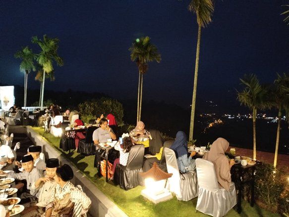 Bukber, Grand Whiz Hotel Trawas Hadirkan Paket Iftar Buffet dan Live Cooking