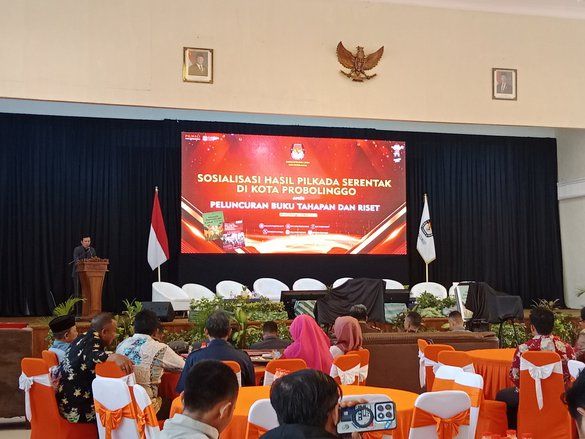 KPU Kota Probolinggo Sosialisasi Hasil Pilkada 2024 dan Luncurkan Dua Buku Riset
 