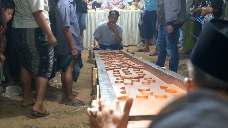 Serunya Lomba Kelereng Balap di Probolinggo yang Diikuti Lintas Usia