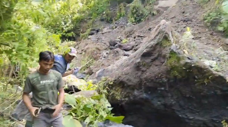 Pascagempa, Retakan dan Longsor Ditemukan di Lereng Gunung Lemongan Lama
