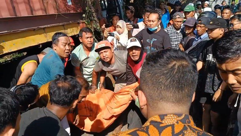 Pengendara Motor Tewas Terlindas Kontainer, Pantura Probolinggo Macet Dua Jam