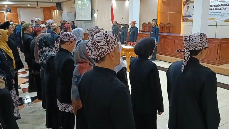 Inginkan Birokrasi Lebih Adaptif, Wali Kota Probolinggo Mutasi 272 ASN