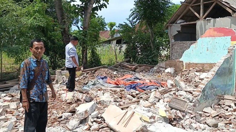 Gudang SDN 2 Bendo Magetan Ambruk, Satu Truk Tertimpa Material