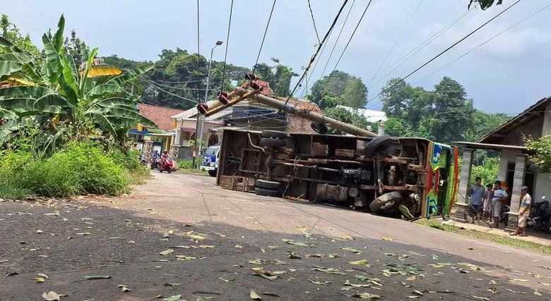 Ini Identitas 21 Penumpang Kereta Kelinci yang Terguling di Mojokerto