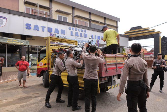 Resahkan Warga, Ratusan Pemuda Konvoi Motor di Lamongan Diamankan&nbsp;
