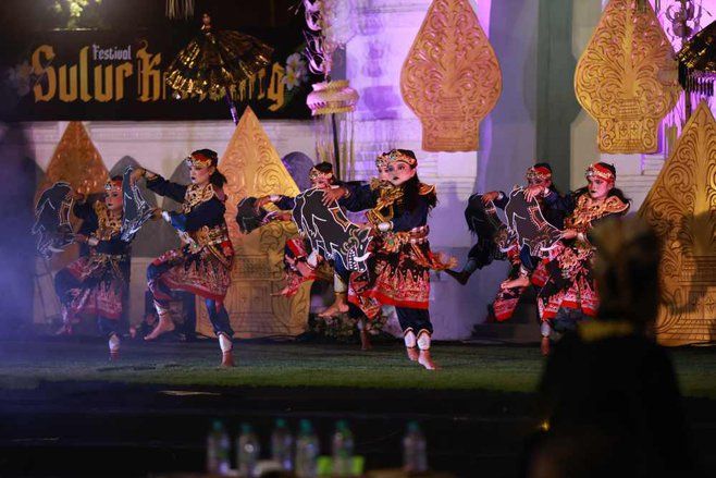 Ratusan Grup Tari Ramaikan Festival Sulur Kembang di Banyuwangi