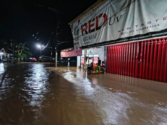 Tanggul Sungai Rondoningo Jebol, Puluhan Rumah di Probolinggo Terendam Banjir