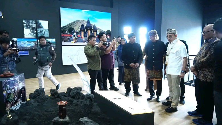 Menbud Fadli Zon Resmikan Revitalisasi Museum Tengger di Lereng Bromo