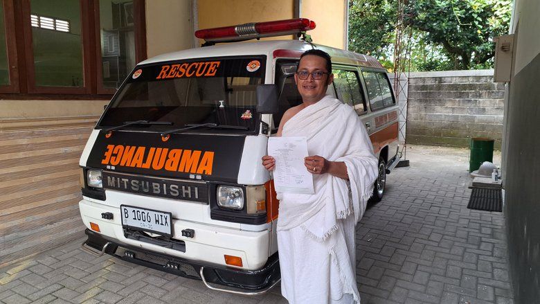 Gantikan Ibu yang Wafat, Relawan Ambulans Ini Siap Berangkat Haji