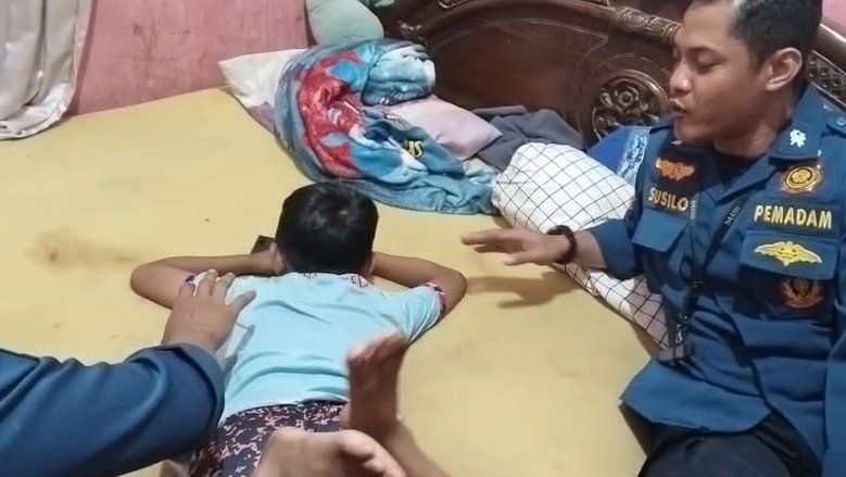 Bocah Mengamuk, Ibu Ini Minta Bantuan Damkar 