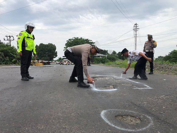 Menjelang Arus Mudik Lebaran, BBPJN Kebut Penambalan Jalan Berlubang