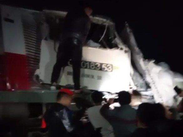 Kereta Blambangan Ekspres Vs Truk Gandeng di Leces Probolingo, 2 Luka Parah