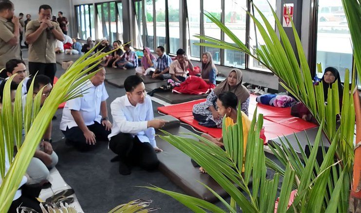 Temui Keluarga Korban KMP Tunu Pratama Jaya, Gibran Beri Santuan dan Motivasi