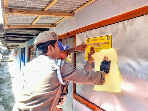 Tekan Penyebaran HIV, 27 Warung Remang-remang di Ponorogo Disegel&nbsp;