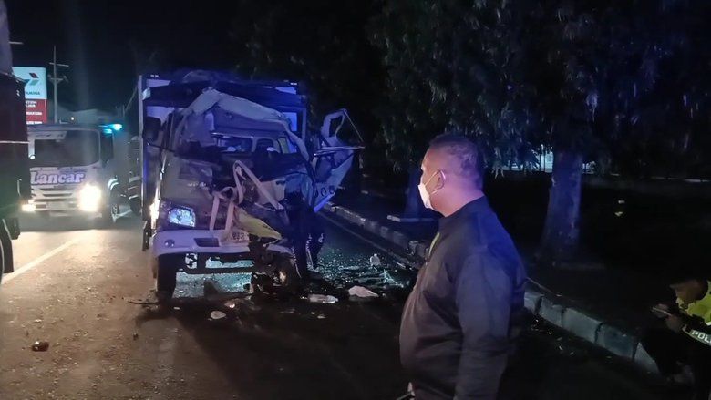 Truk Vs Truk, Dua Kernet Truk Meninggal Dunia di Perempatan Pilang Probolinggo