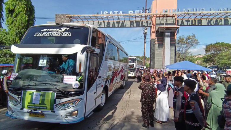 Calon Haji Kloter 1 dan 2 Probolinggo Diberangkatkan ke Surabaya
