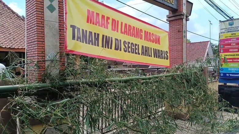 Sengketa Lahan di Probolinggo Berlarut, Warga Lambangkuning Segel Kantor Desa